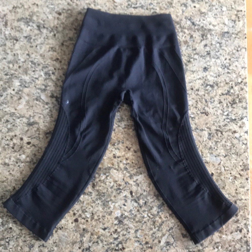 Lululemon Rare Flow and Go Crop | Size 2